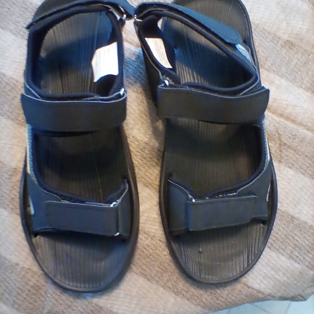 NWOT "T" Black Velcro Straps Lightweight Sandals